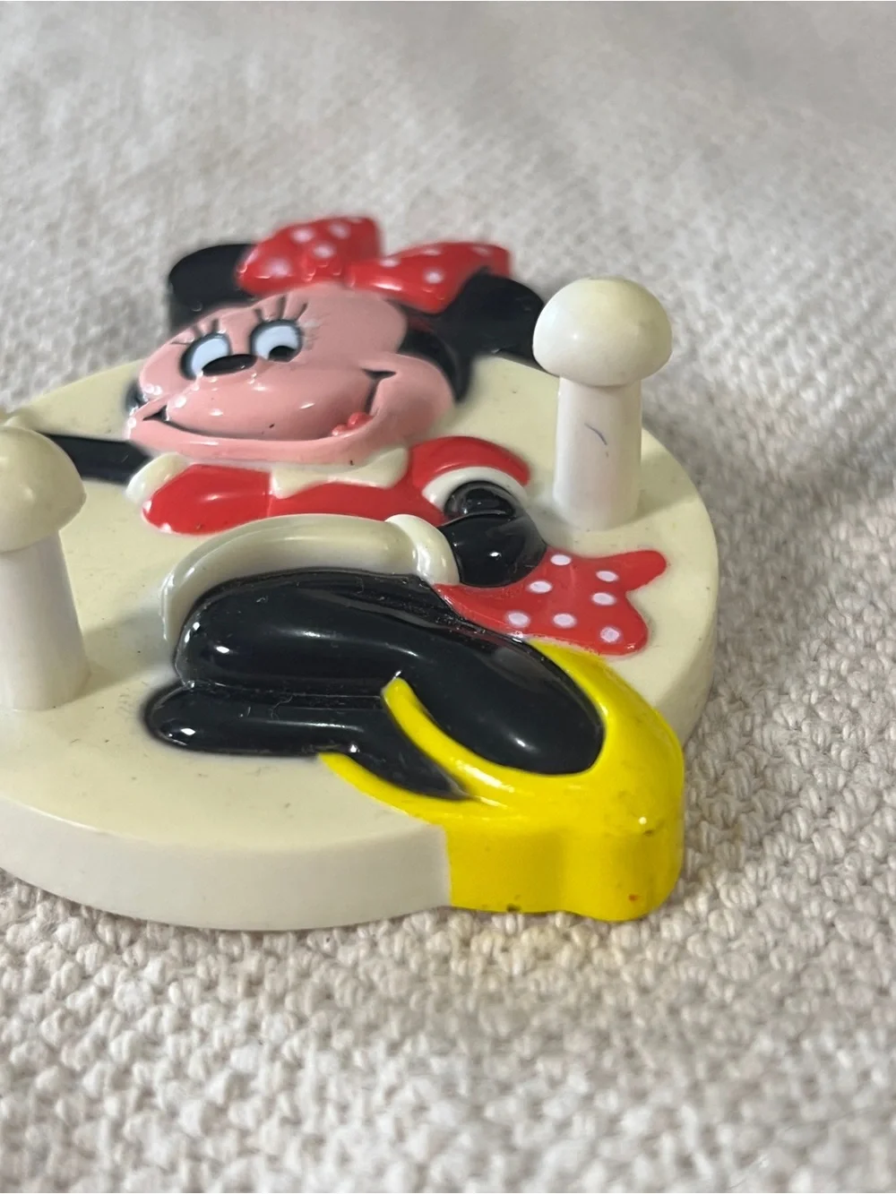 Vintage Disney Minnie Mouse Fridge Magnet hook pegs 1995 Disneyland Collectible